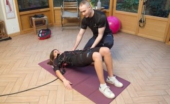 Miha Bodytec Paris Icoach Sportif À Domicile I Trainer Paris I Yahia Seghir